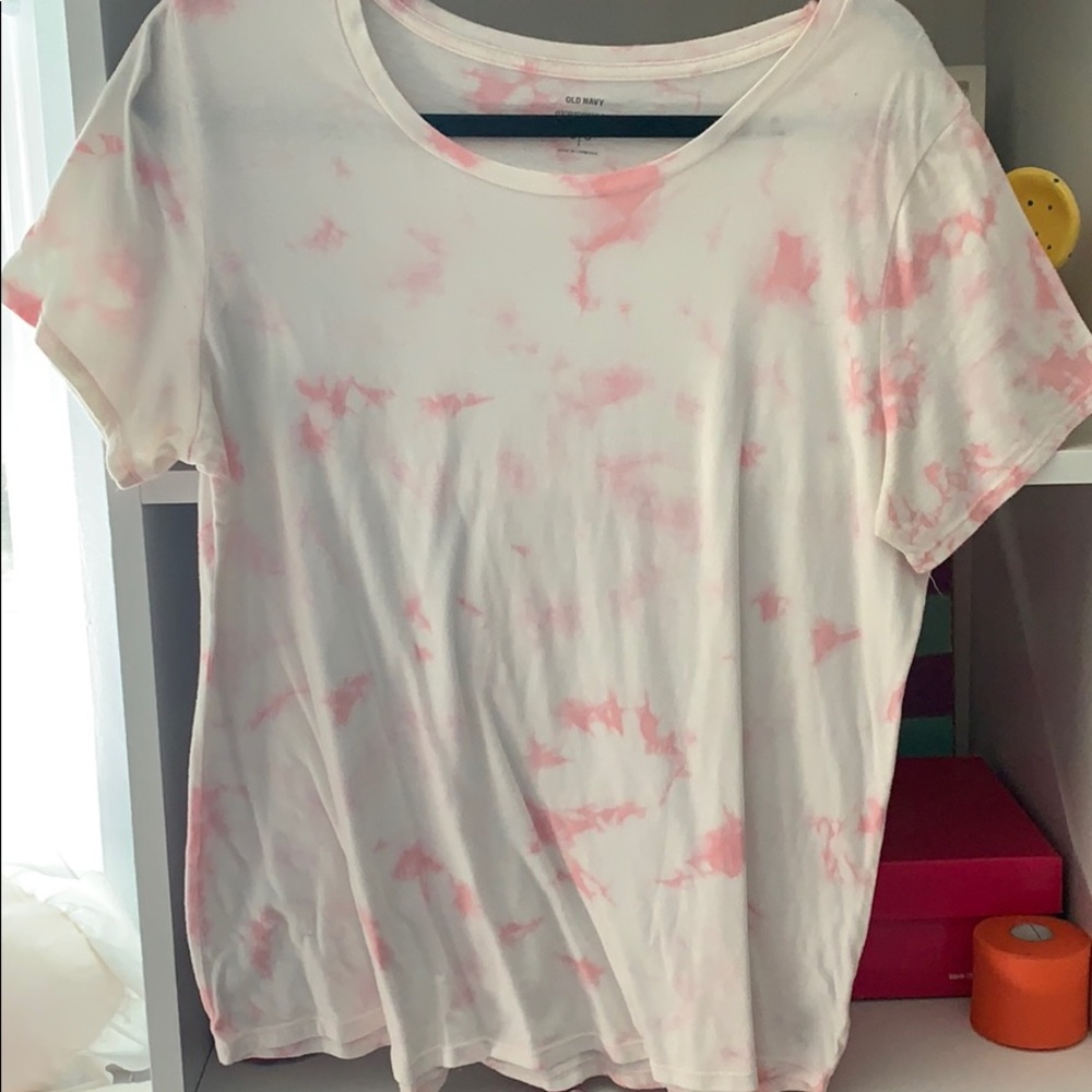 Short sleeved pink tie dye tee